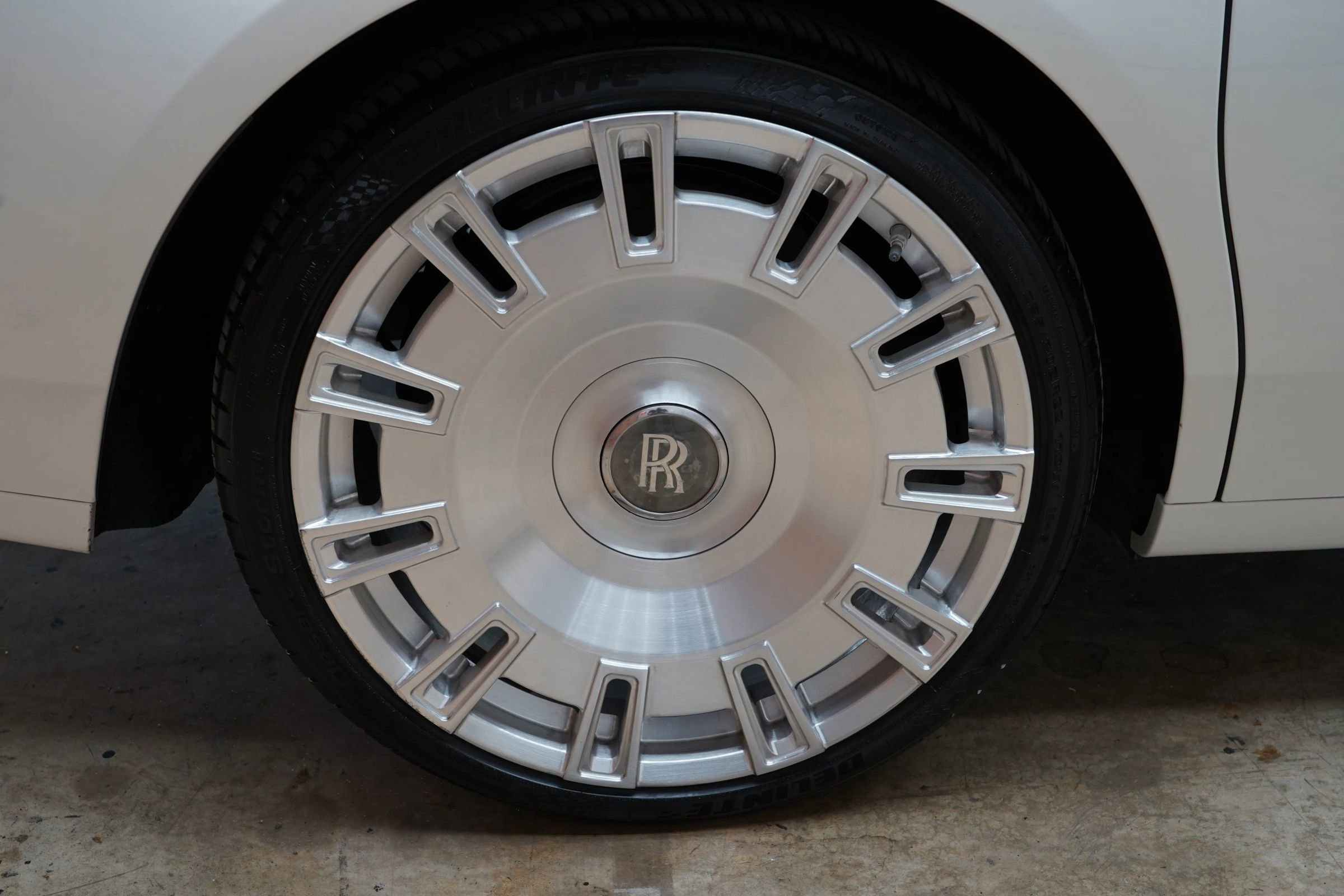 Used 2015 Rolls-Royce Ghost image 64