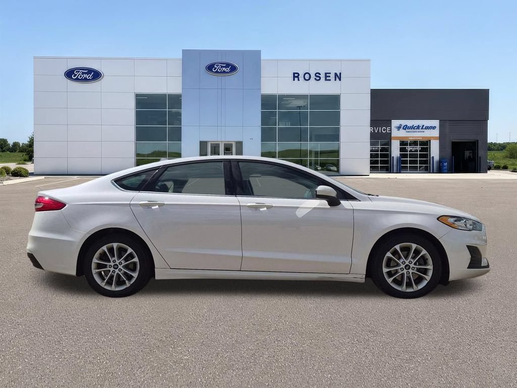 Used 2020 Ford Fusion SE FWD image 2