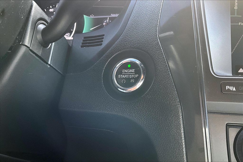 Used 2018 Ford Explorer XLT w/ Equipment Group 202A AWD/4WD image 21