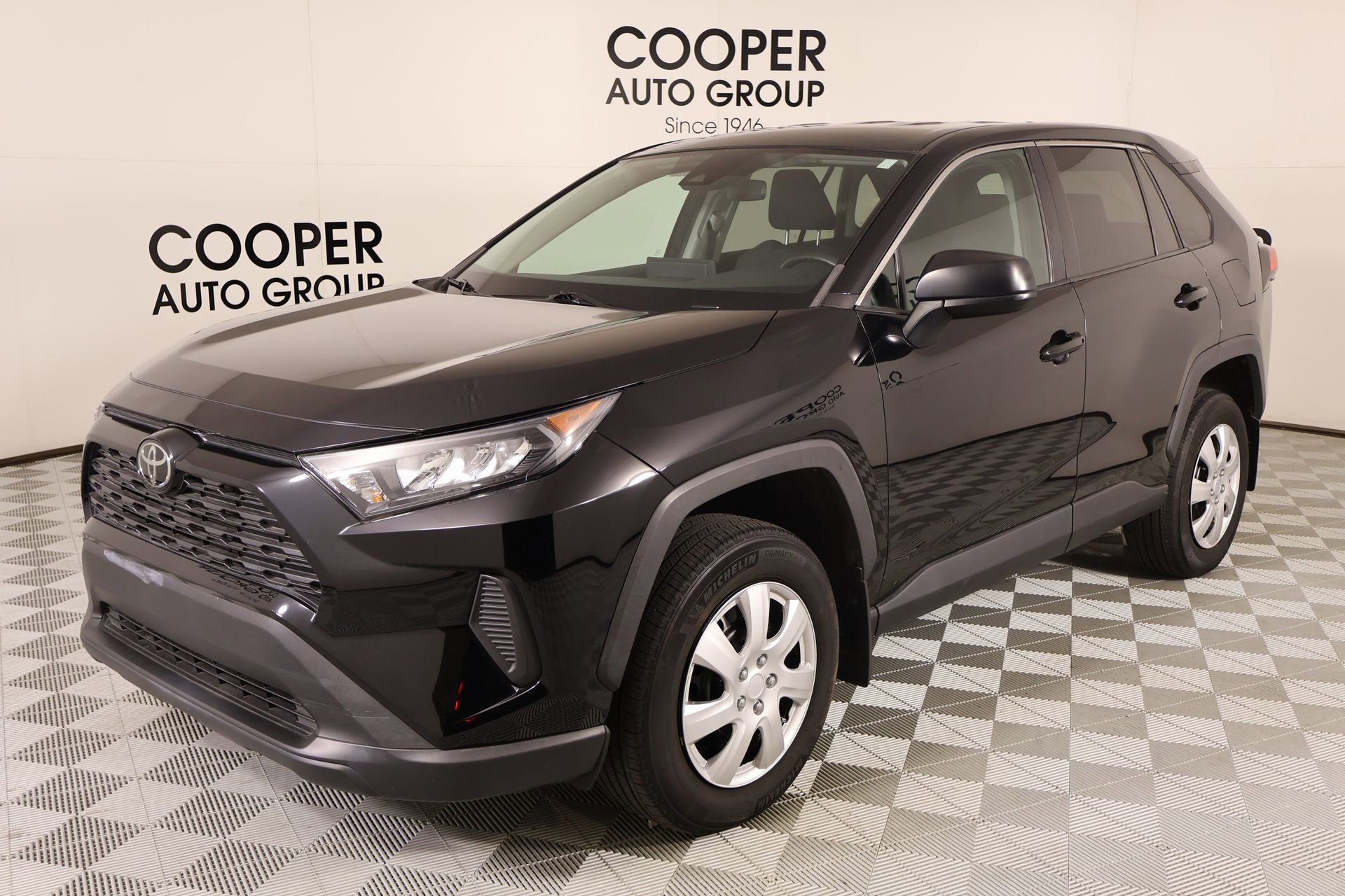 Used 2022 Toyota RAV4 LE image 9