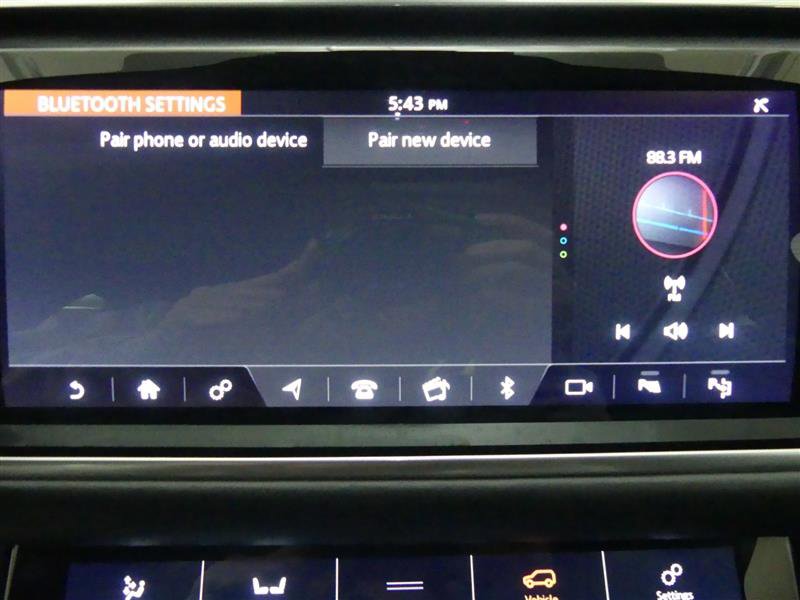 Used 2019 Land Rover Range Rover Velar R-Dynamic HSE image 12