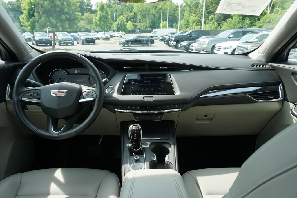 Used 2022 Cadillac XT4 Luxury w/ Cold Weather Package FWD image 44