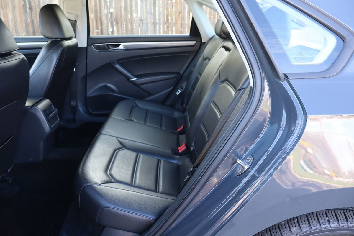 Used 2018 Volkswagen Passat 2.0T R-Line image 20