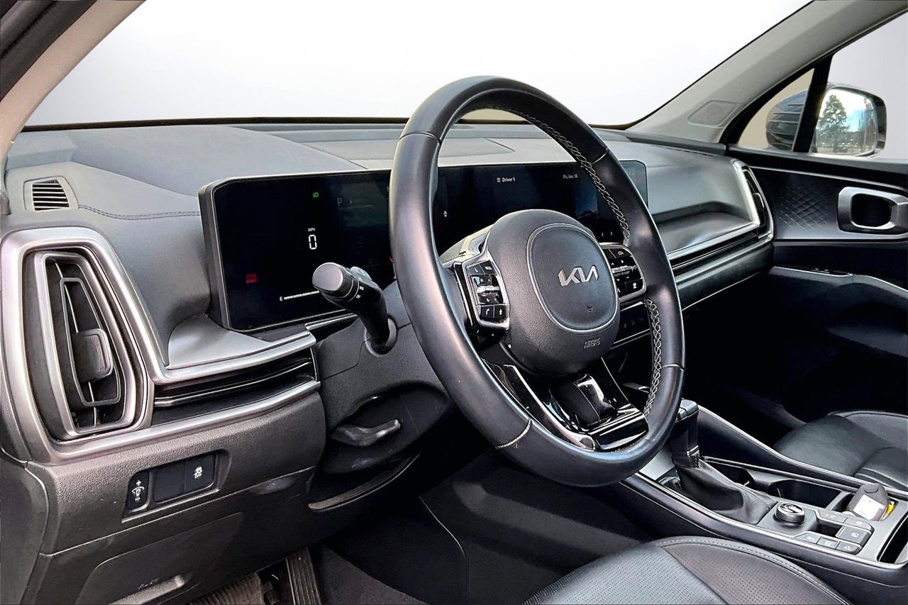 Used 2024 Kia Sorento S image 19
