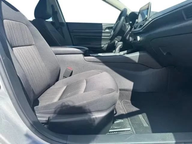 Used 2024 Nissan Altima 2.5 SV FWD image 13