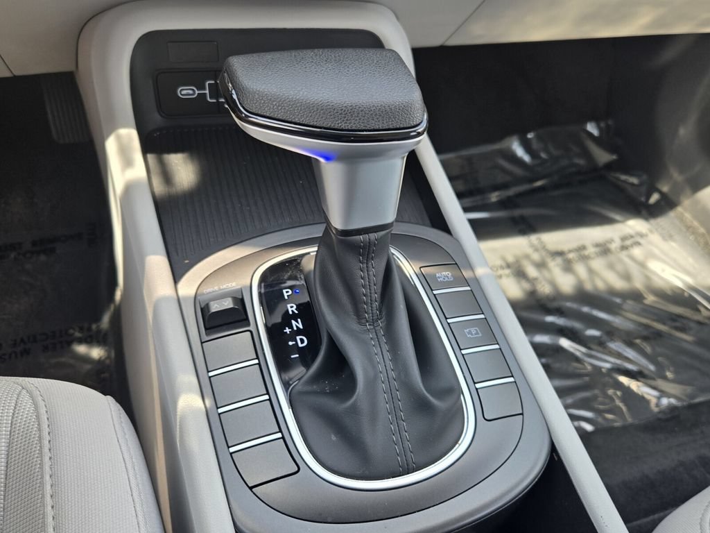 Certified 2026 Hyundai Kona SE FWD image 17