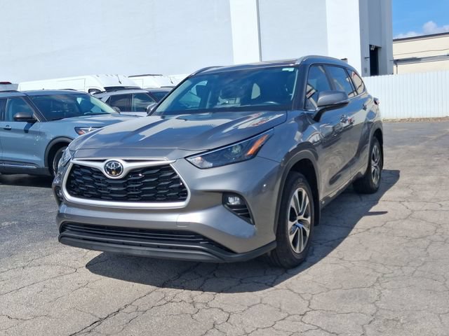 Used 2026 Toyota Highlander XLE AWD/4WD image 2