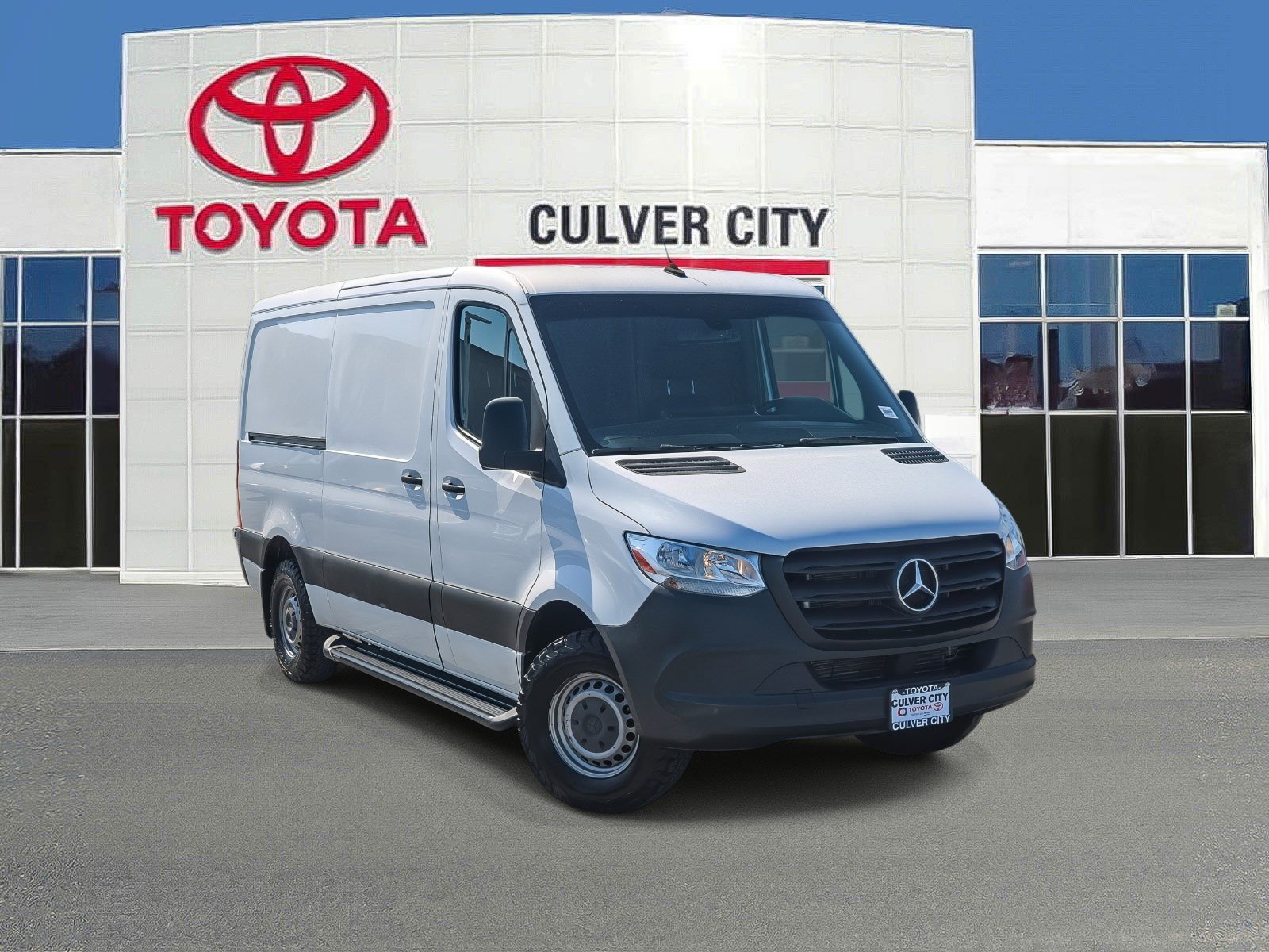 Used 2019 Mercedes-Benz Sprinter 144 Cargo image 1