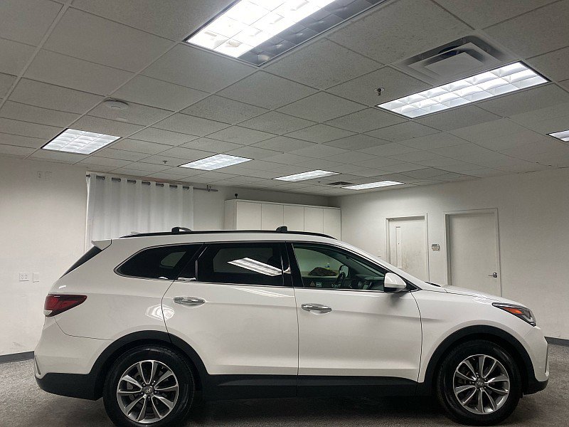 Used 2017 Hyundai Santa Fe SE image 4