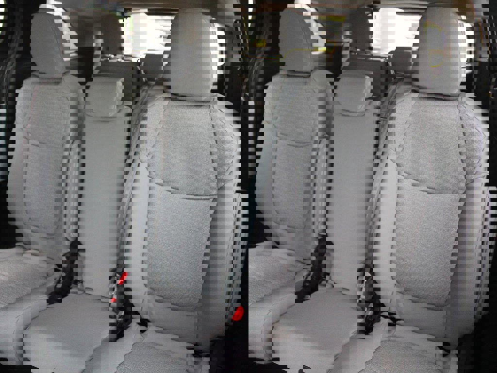 Used 2026 Toyota Sienna LE image 7