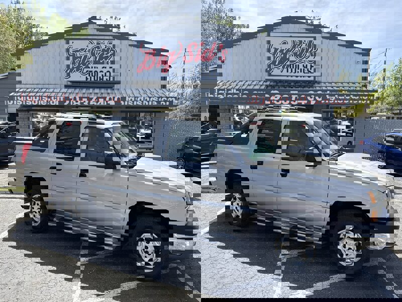 Used 2004 Chevrolet Avalanche 2WD image 1