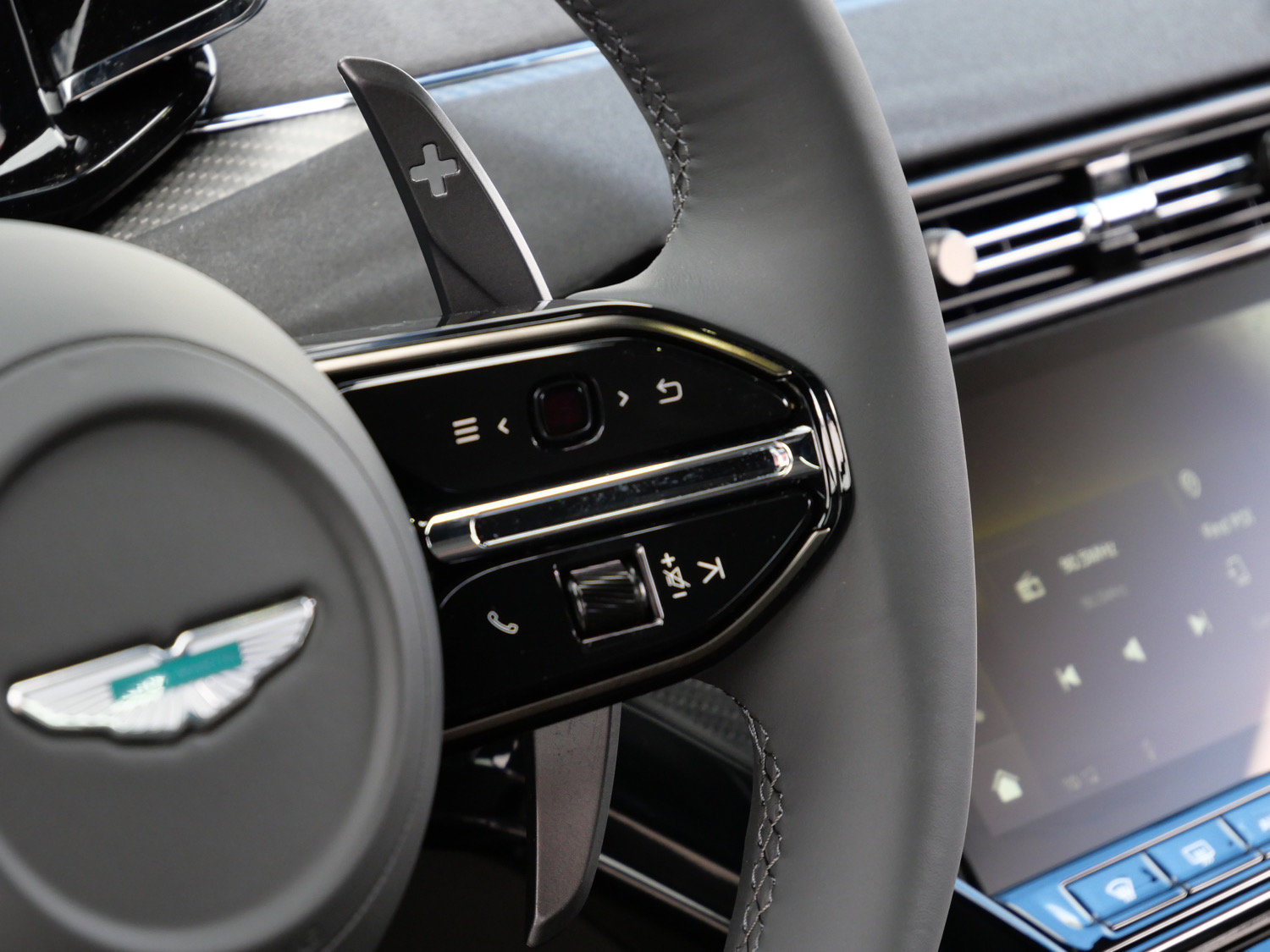 New 2026 Aston Martin V8 Vantage S RWD image 20