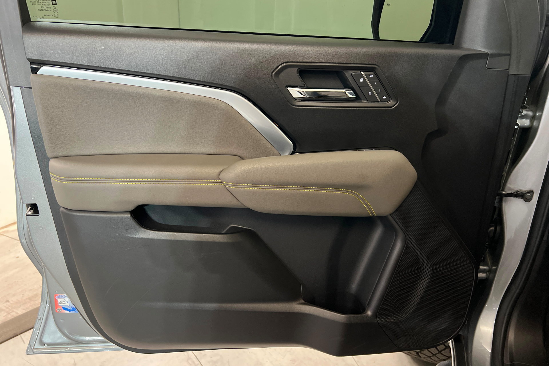 Used 2026 Chevrolet Colorado ZR2 w/ Technology Package AWD/4WD image 16