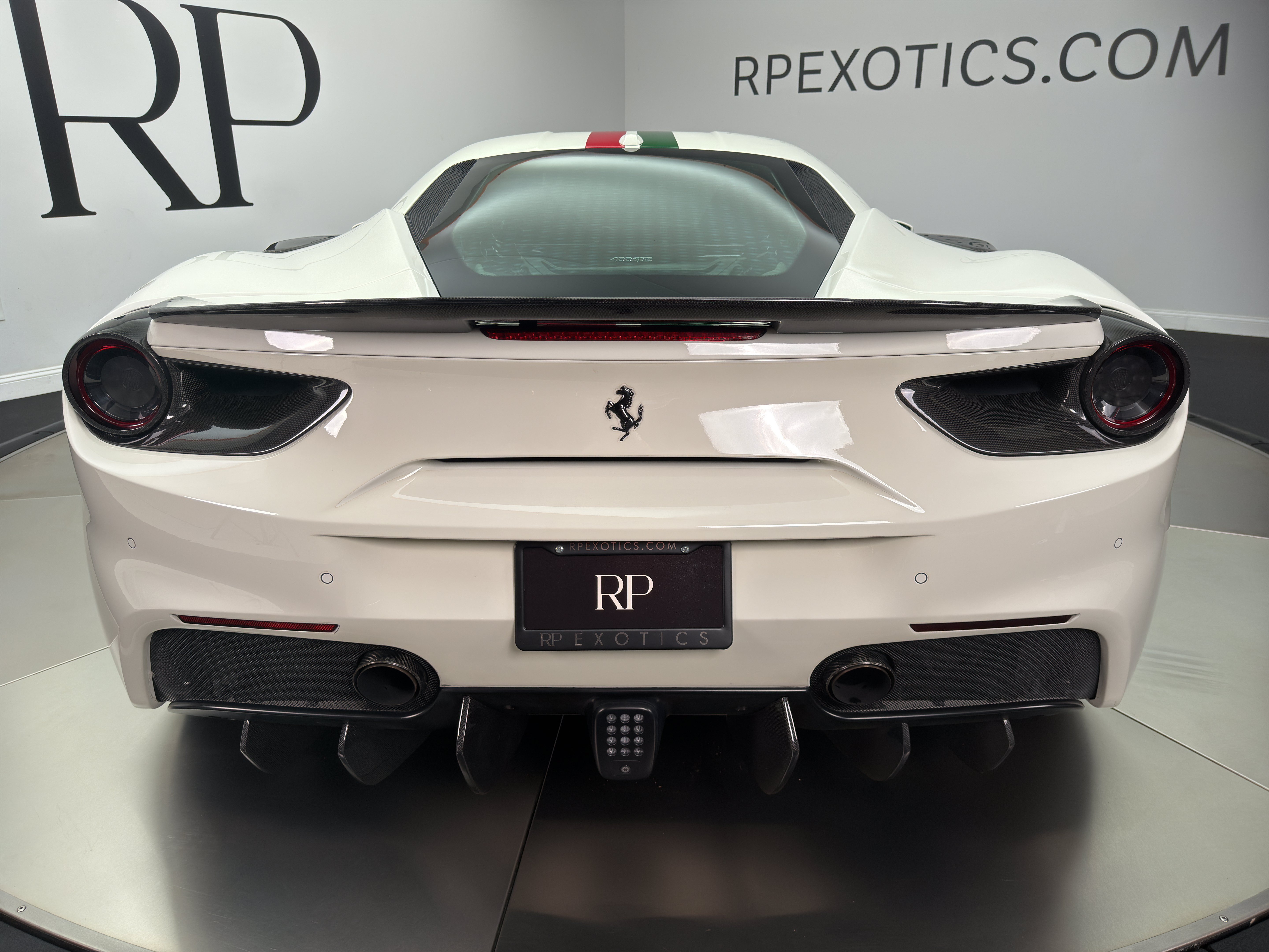Used 2016 Ferrari 488 GTB RWD image 14
