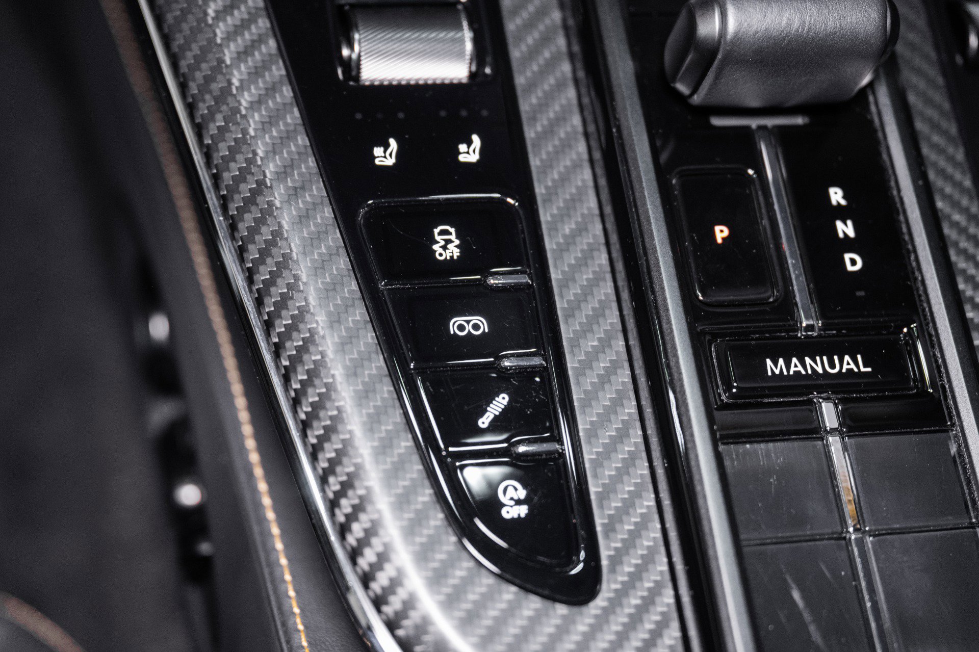 Used 2025 Aston Martin V8 Vantage Coupe image 34