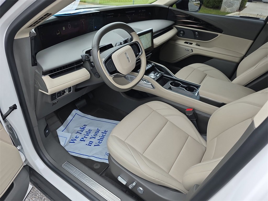 Used 2025 Lincoln Nautilus Premier w/ Equipment Group 102A image 13