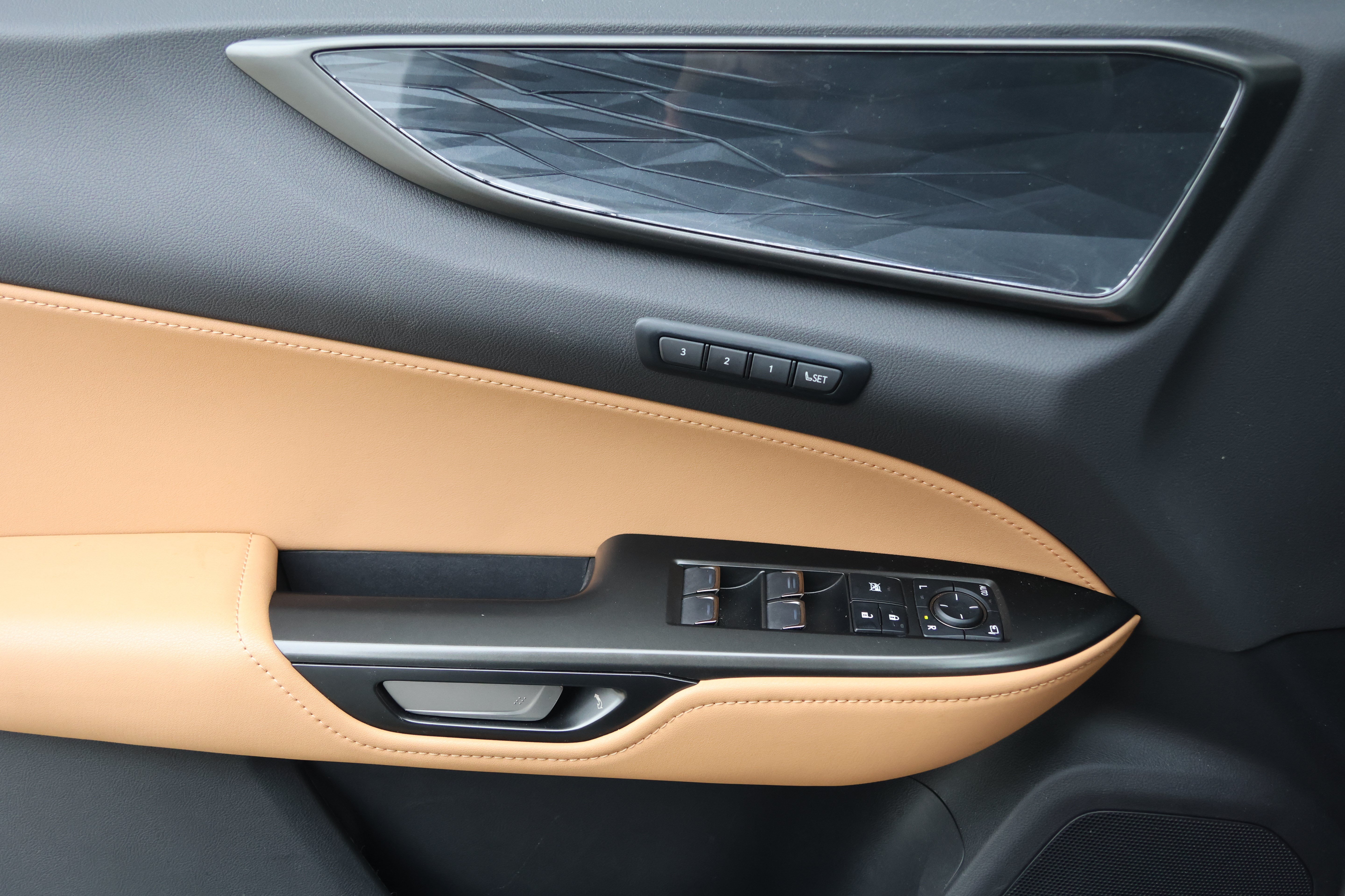 Certified 2024 Lexus NX 250 FWD image 12