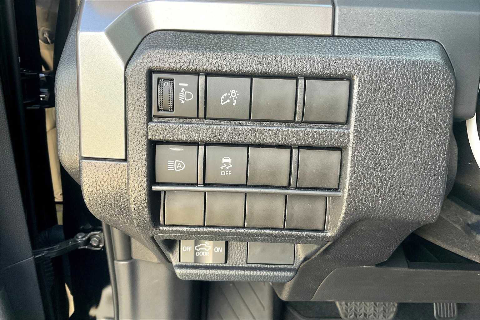 Used 2025 Toyota Tacoma SR5 image 33
