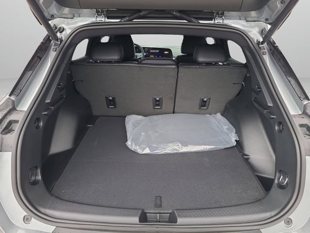 New 2026 Chevrolet Equinox EV LT w/ LPO, Blackout Package FWD image 32