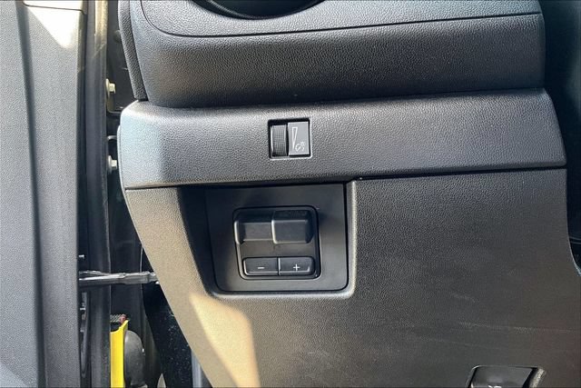 Used 2024 Chevrolet Colorado Trail Boss w/ Technology Package AWD/4WD image 16