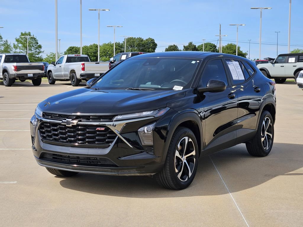 Used 2025 Chevrolet Trax RS w/ Sunroof Package FWD image 4