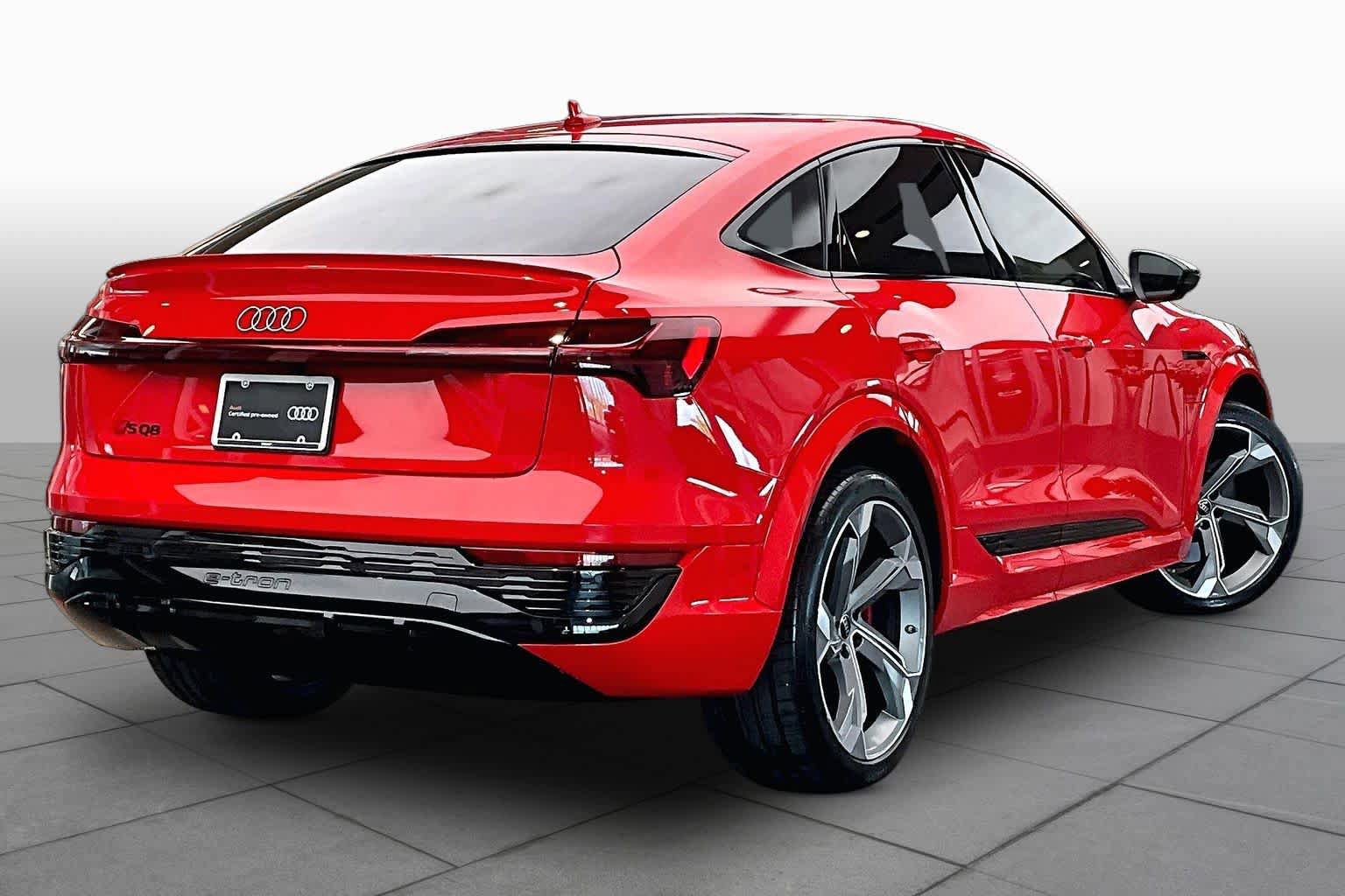 Used 2024 Audi SQ8 e-tron Prestige w/ Prestige Package AWD/4WD image 11