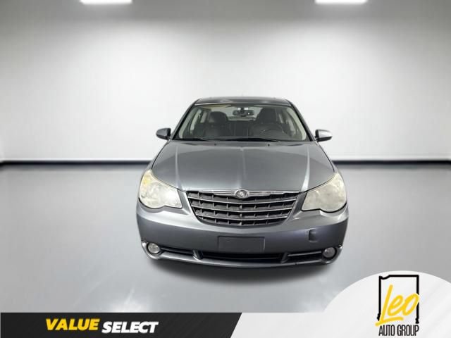 Used 2010 Chrysler Sebring Touring w/ Hands-Free Convenience Group FWD image 2