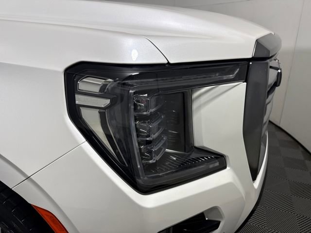 Used 2021 GMC Yukon XL AT4 w/ Technology Package image 11