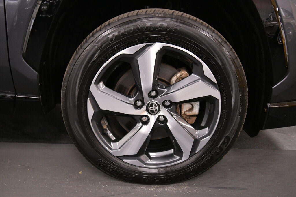 Used 2023 Toyota RAV4 SE w/ Weather & Moonroof Package AWD/4WD image 31