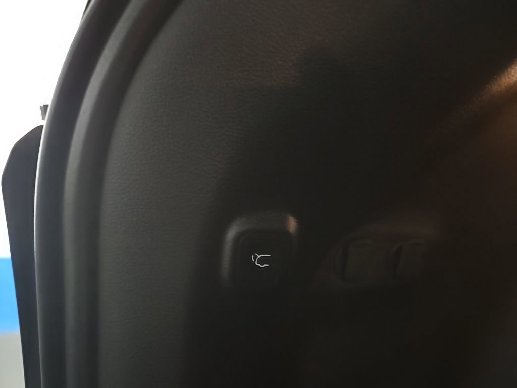 Used 2023 Jeep Cherokee Altitude Lux image 15