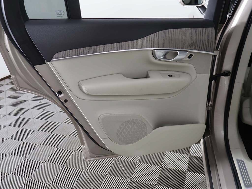 Used 2024 Volvo XC90 T8 Plus w/ Protection Package Premier AWD/4WD image 30