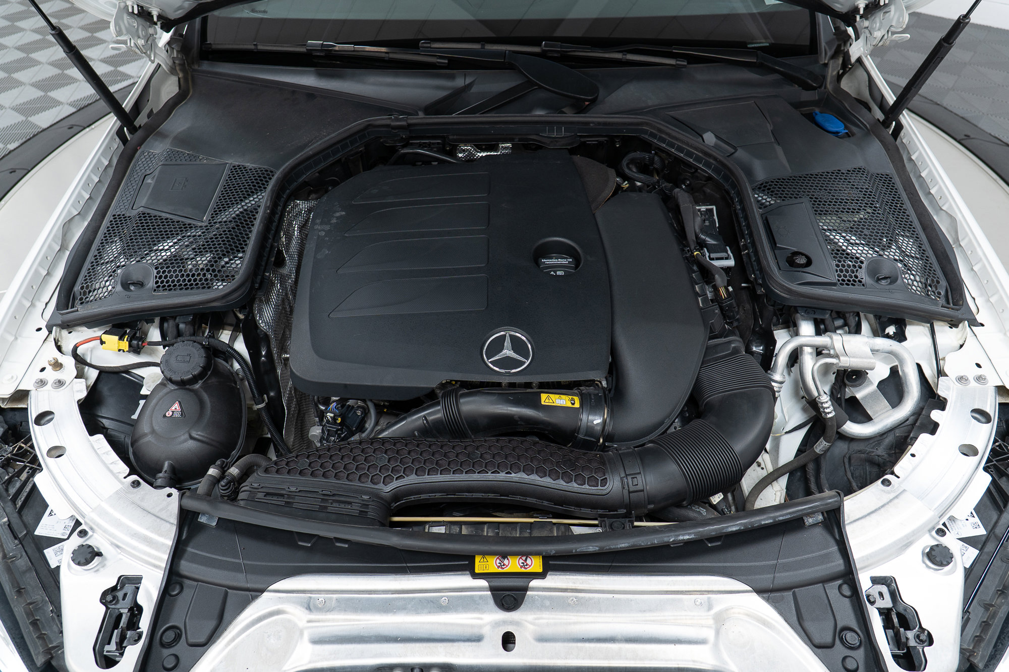 Used 2019 Mercedes-Benz C 300 4MATIC Sedan image 9
