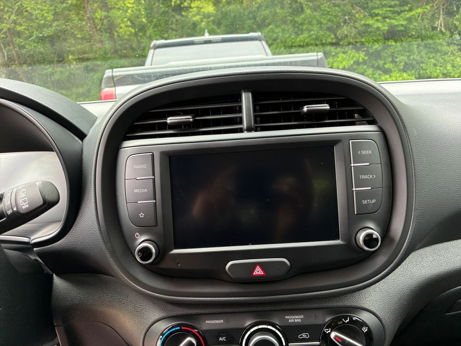 Used 2025 Kia Soul LX w/ LX Technology Package FWD image 17