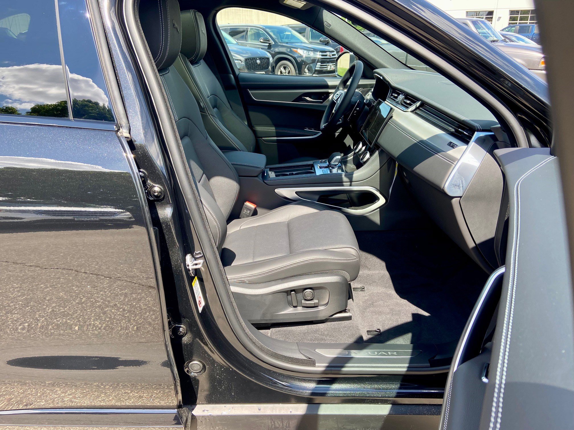 New 2026 Jaguar F-PACE R-Dynamic S image 3