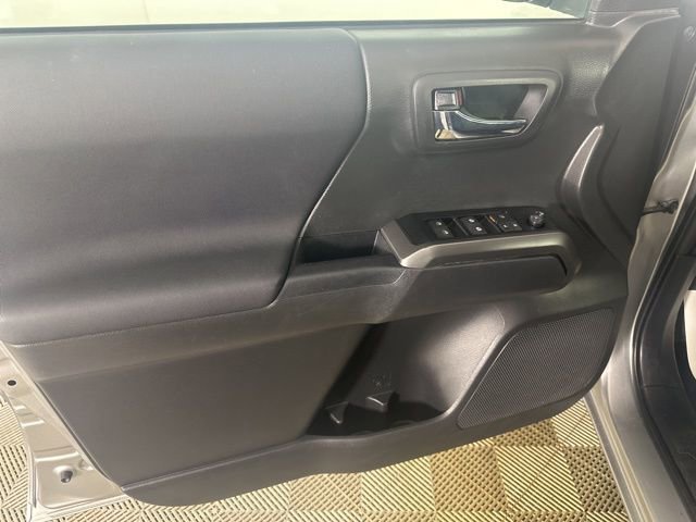 Used 2023 Toyota Tacoma TRD Off-Road image 9
