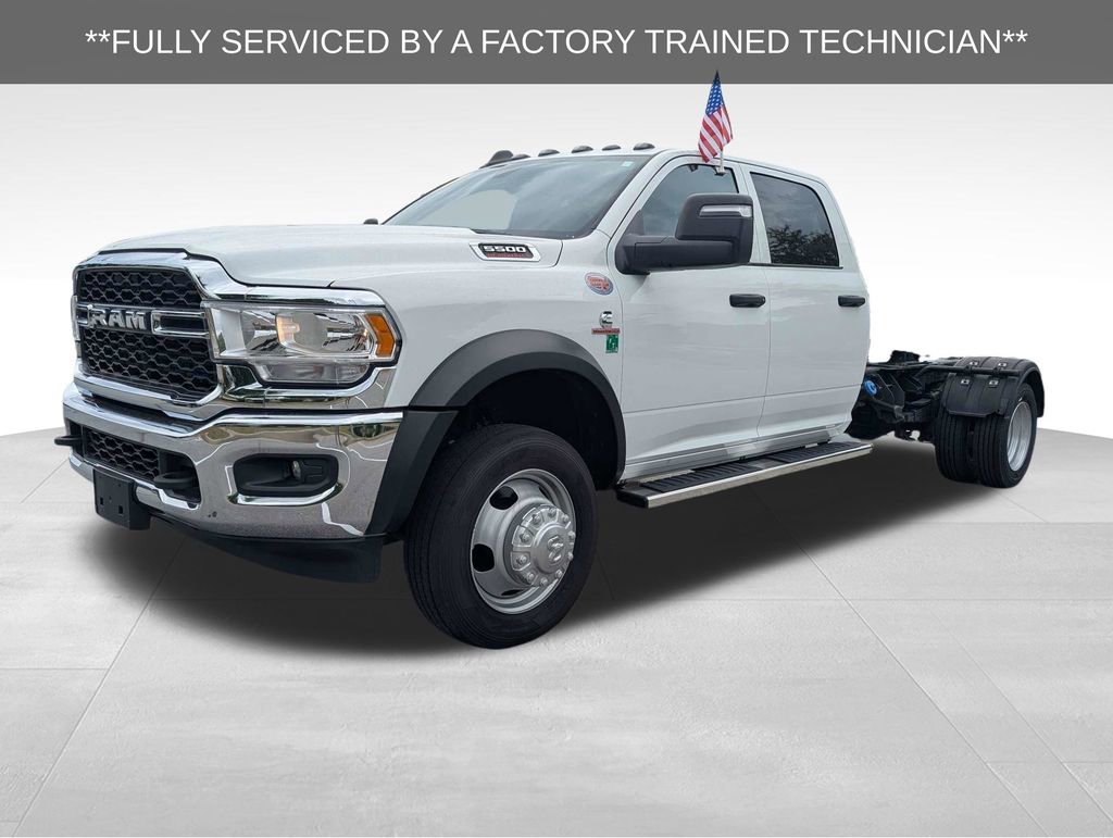 Used 2024 RAM 5500 Tradesman w/ Chrome Appearance Group AWD/4WD image 8