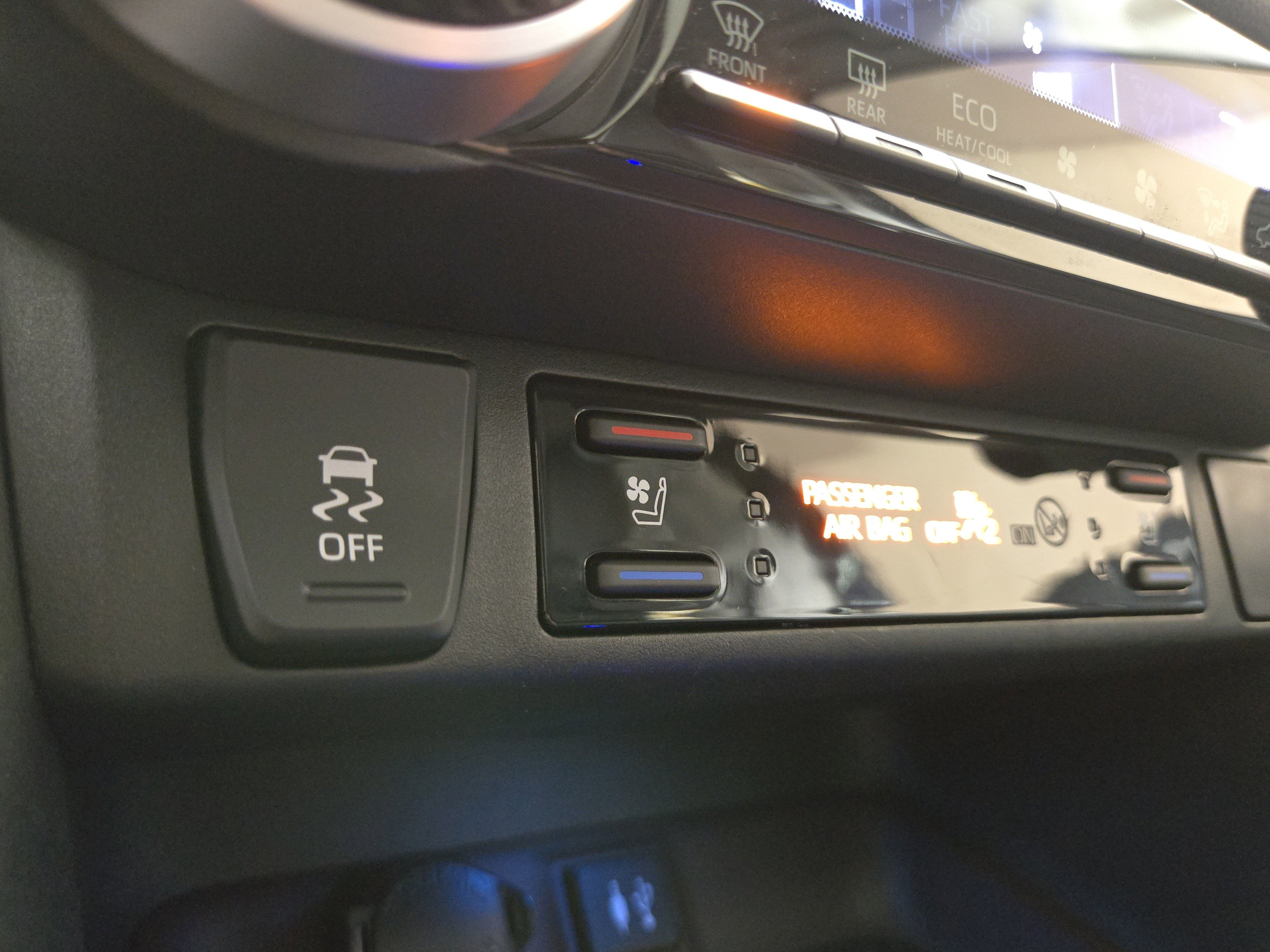 Used 2019 Toyota RAV4 Limited image 27