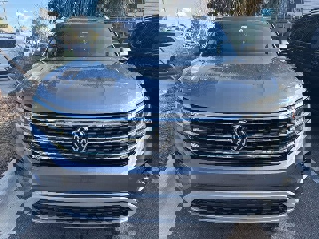 Used 2022 Volkswagen Atlas Cross Sport SE w/ Panoramic Sunroof Package image 2