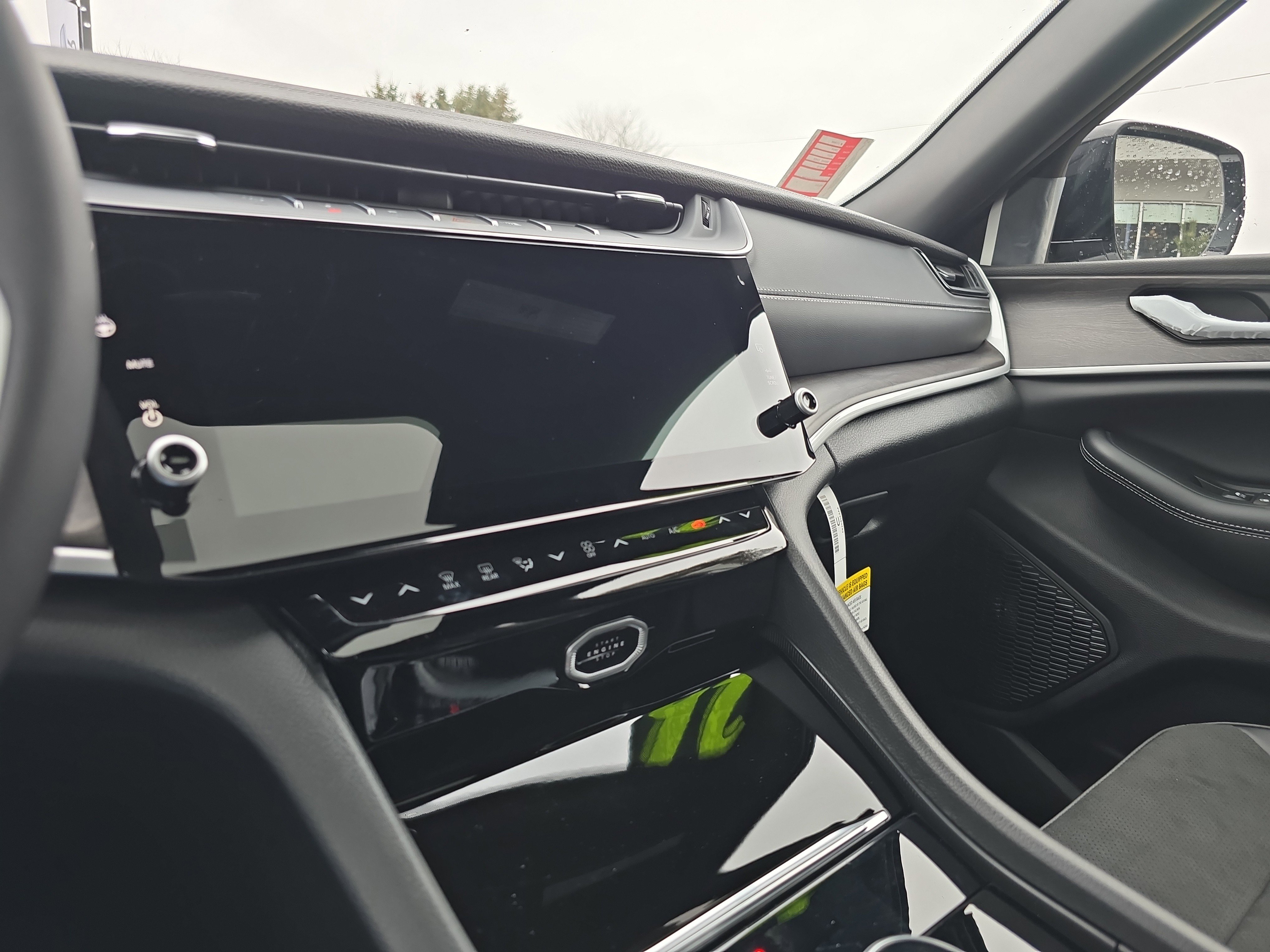 New 2026 Jeep Grand Cherokee Altitude image 24