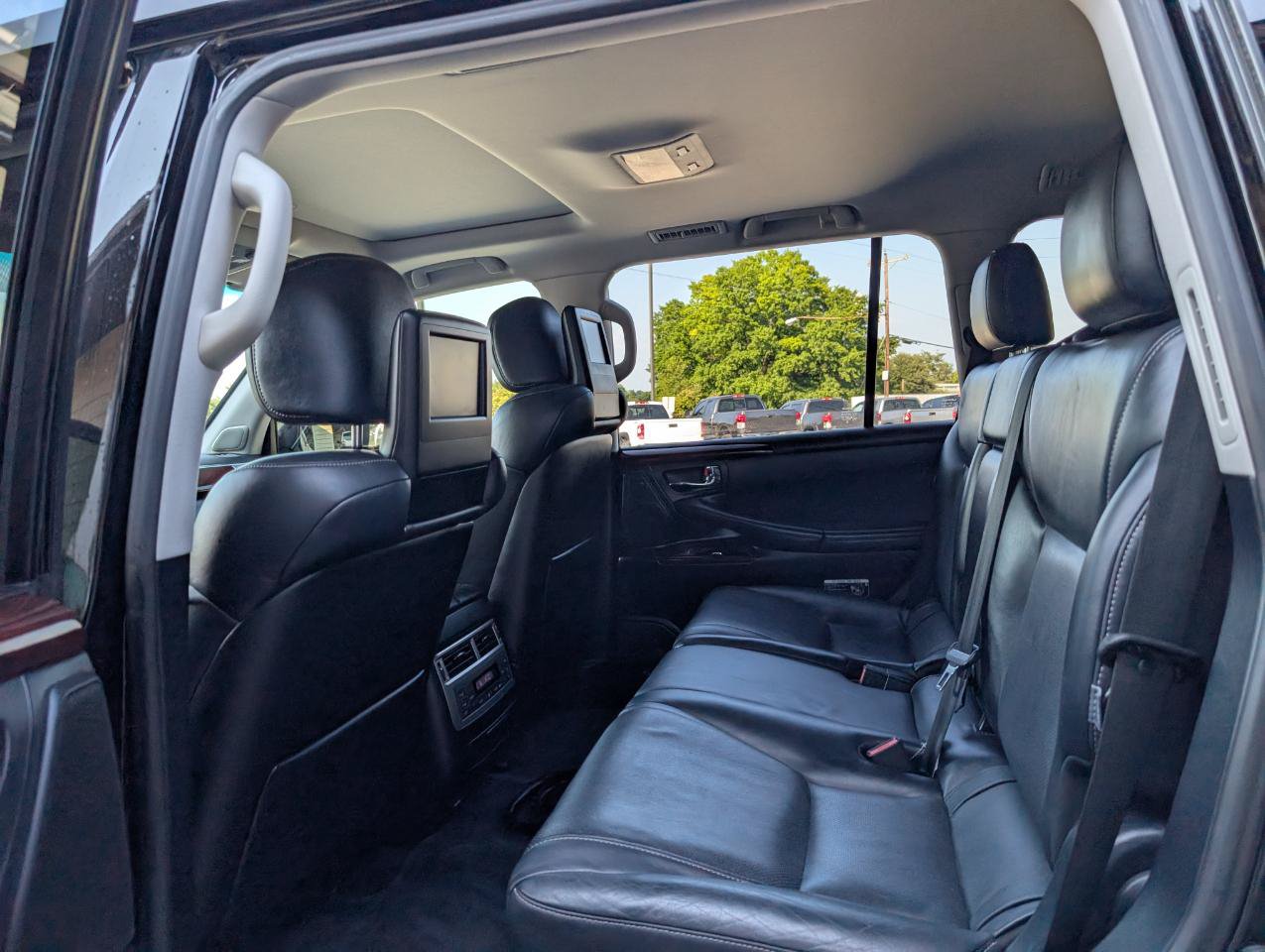 Used 2013 Lexus LX 570 4WD w/ Luxury Pkg w/Pre-crash image 21