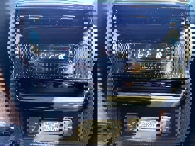 New 2024 Jeep Wagoneer 2WD w/ Premium Group I image 30