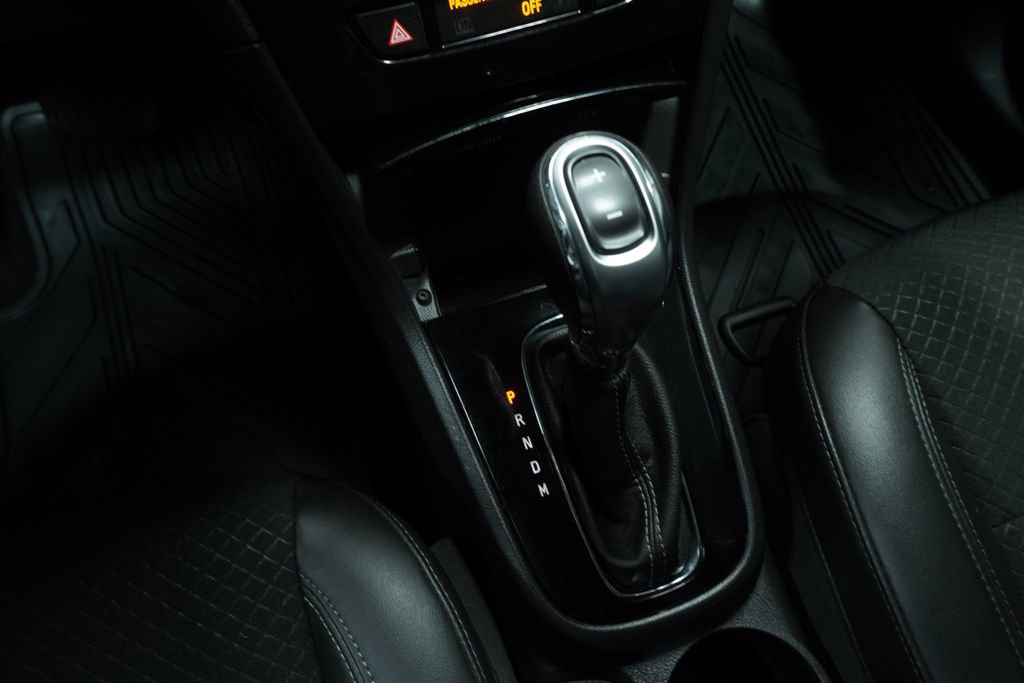 Used 2022 Buick Encore Preferred AWD/4WD image 17