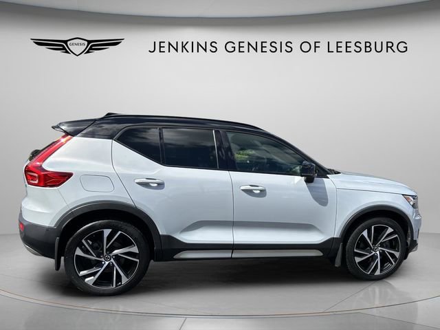 Used 2022 Volvo XC40 T5 R-Design w/ Advanced Package AWD/4WD image 4