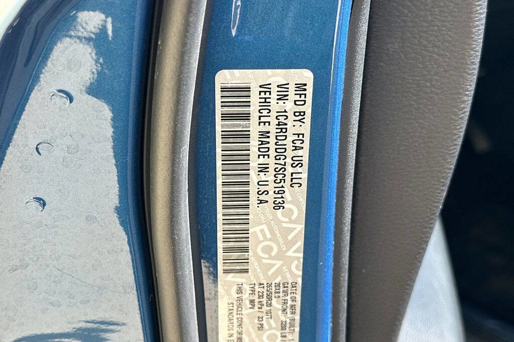 Used 2025 Dodge Durango GT image 28