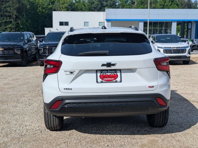 New 2026 Chevrolet Trax RS w/ Sunroof Package FWD image 3