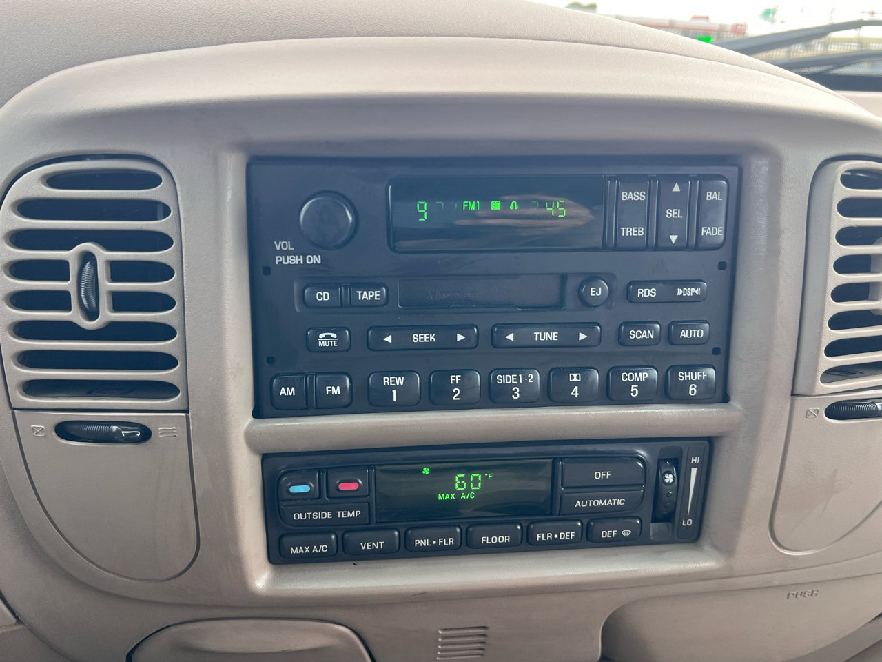 Used 2002 Ford Expedition Eddie Bauer image 25