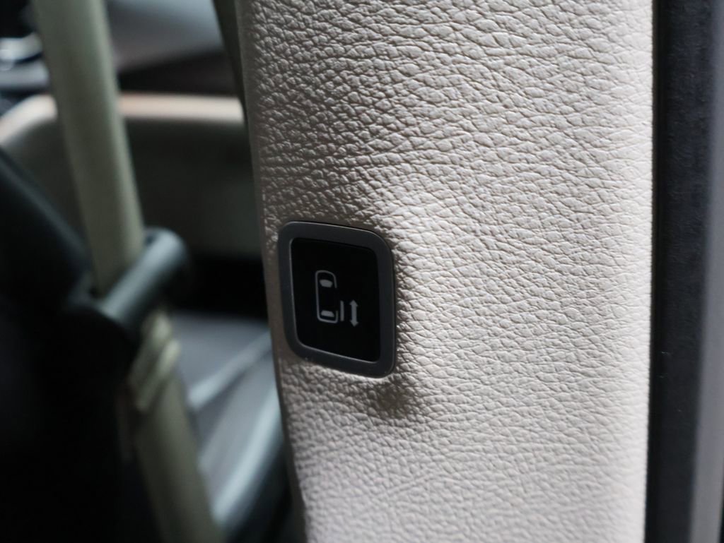 Certified 2024 Chrysler Pacifica Touring-L image 23