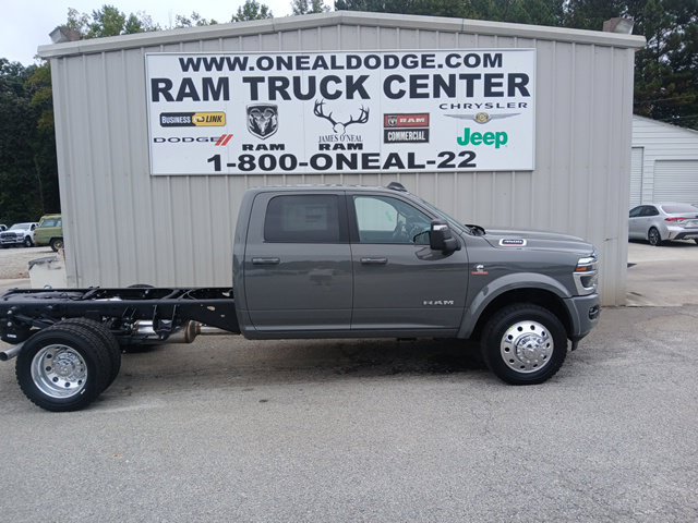 New 2027 RAM 4500 4x4 Crew Cab DRW w/ Laramie Trim Package image 2