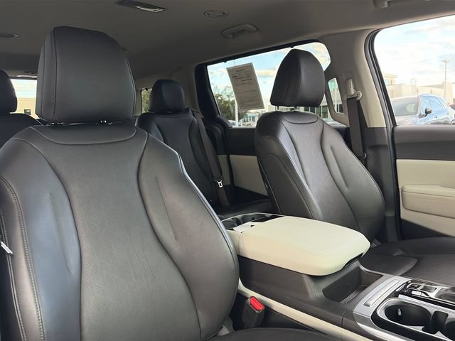 Used 2023 Kia Carnival EX FWD image 36