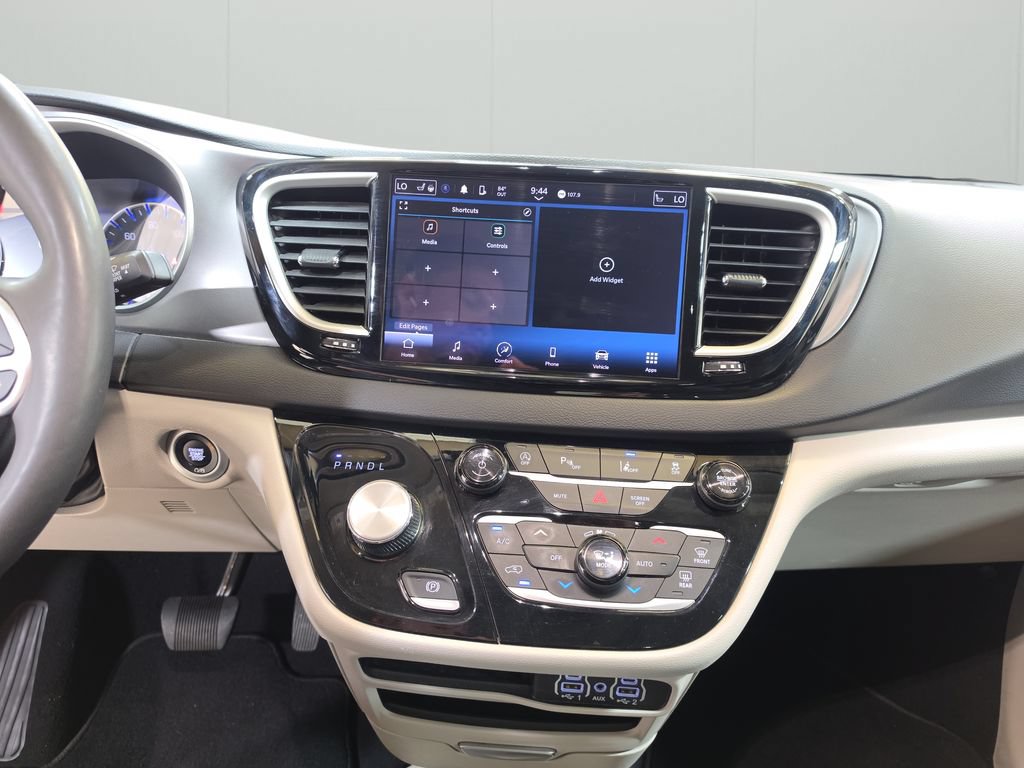 Used 2024 Chrysler Pacifica Touring-L FWD image 21